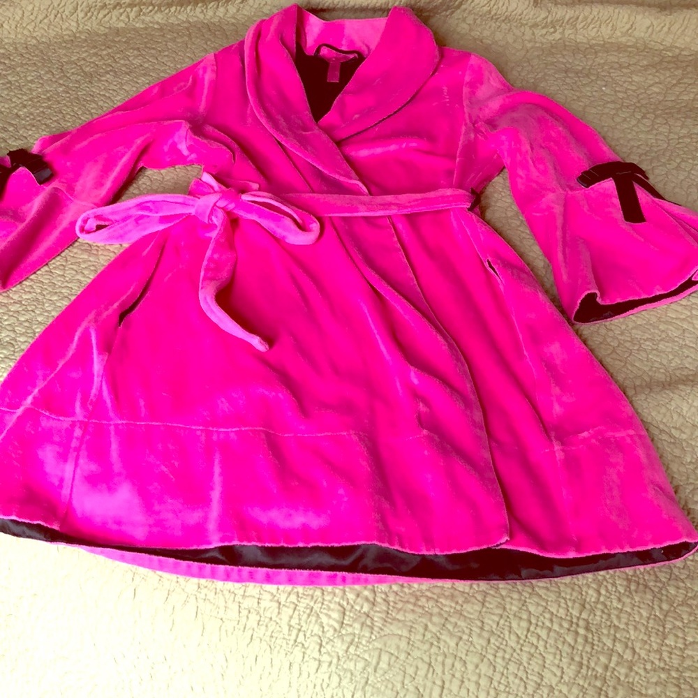 Betsy Johnson terry robe pleated back with bow